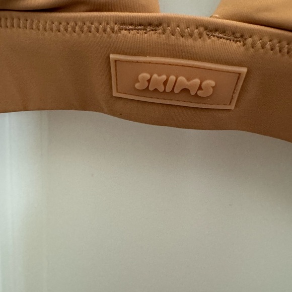 Skims bra size 4X - Picture 2 of 3
